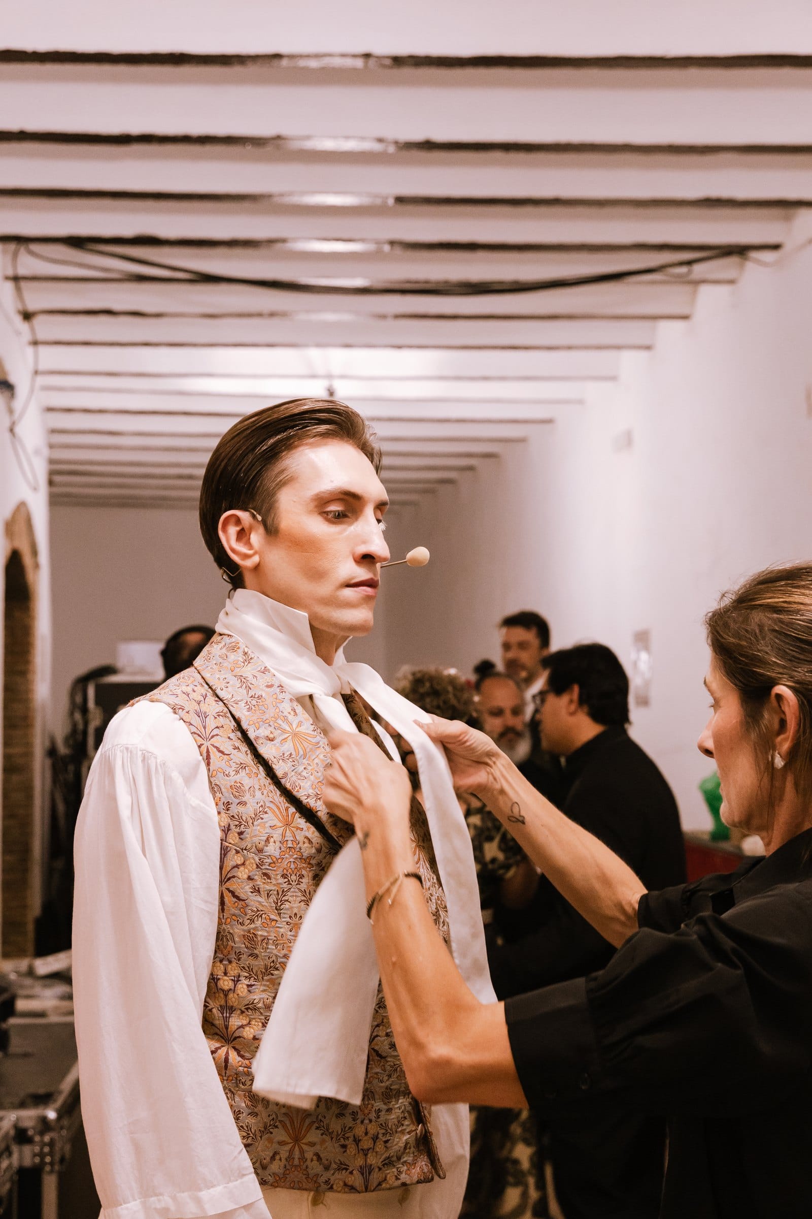 Una sesión de maquillaje antes de la función en Antequera