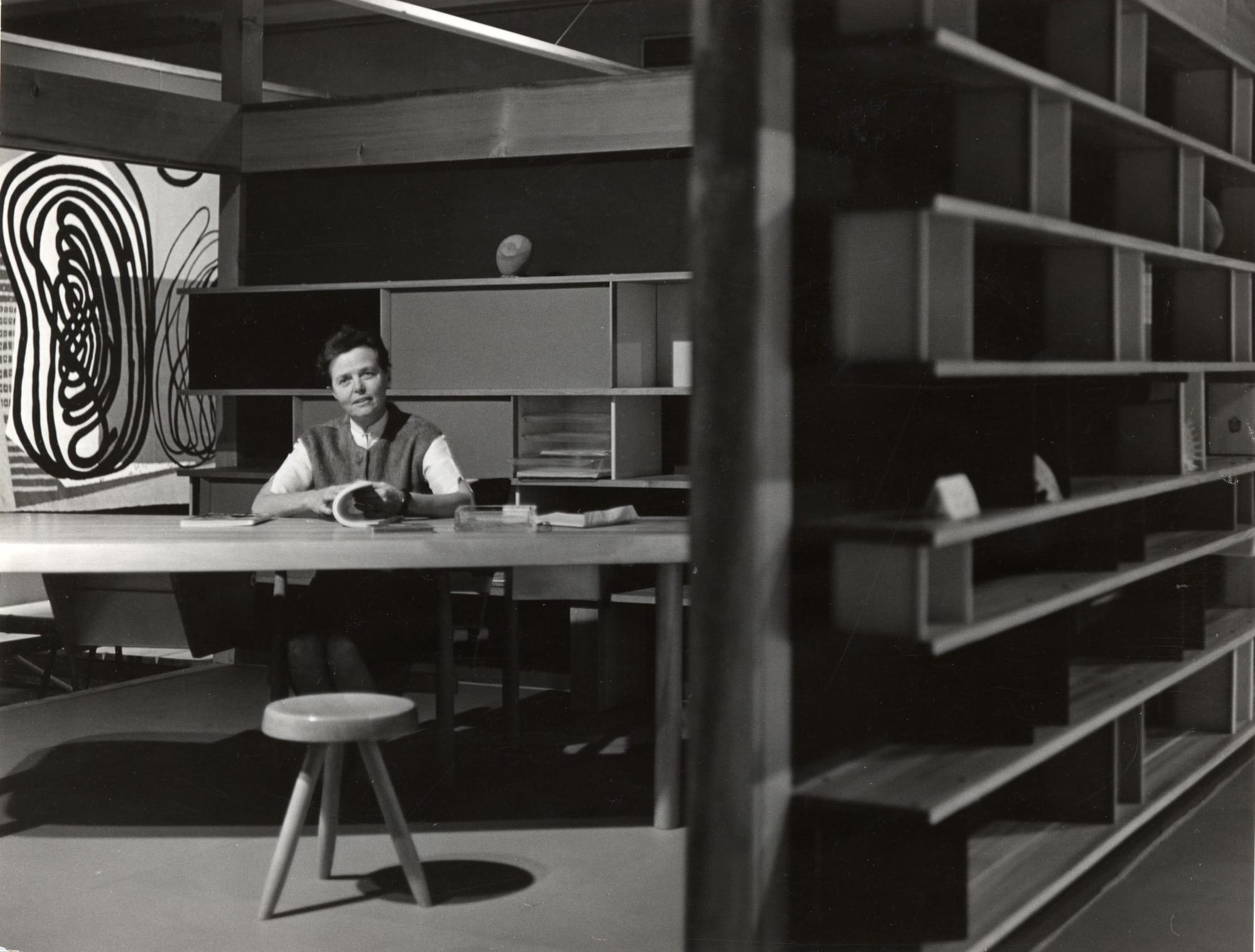 Charlotte Perriand en la exposición Propuesta de una síntesis de las artes en Tokio, 1955