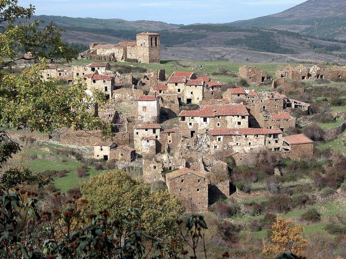 Diez pueblos fantasma que puedes visitar en España