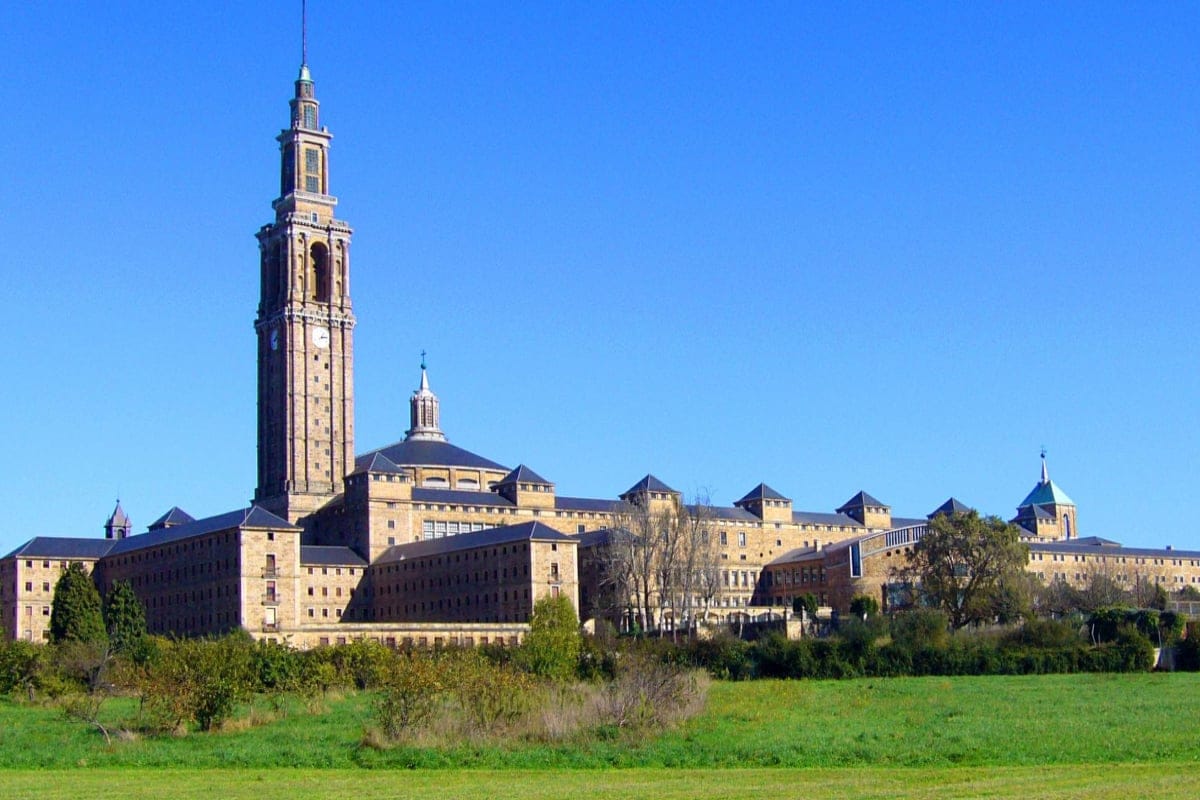 ¿Sabes cuál es el edificio más grande España? Te lo enseñamos