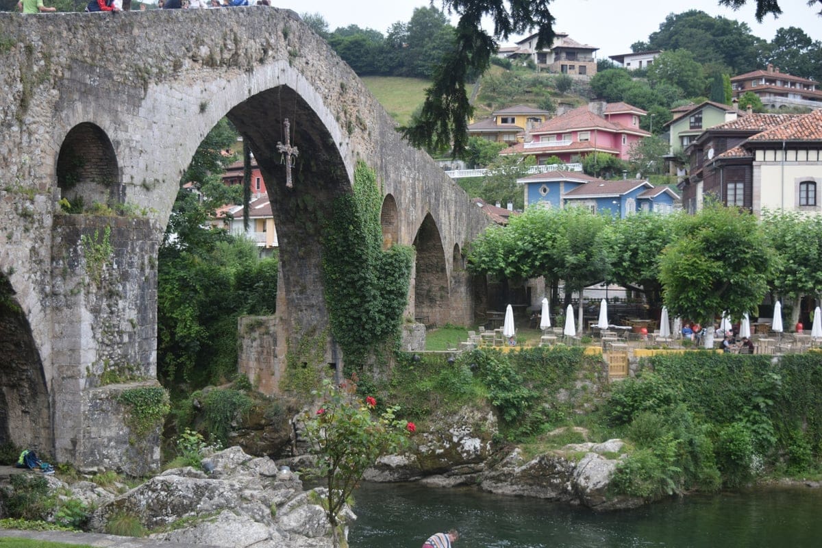 Cangas de Onís: la puerta asturiana a Covadonga y los Picos de Europa