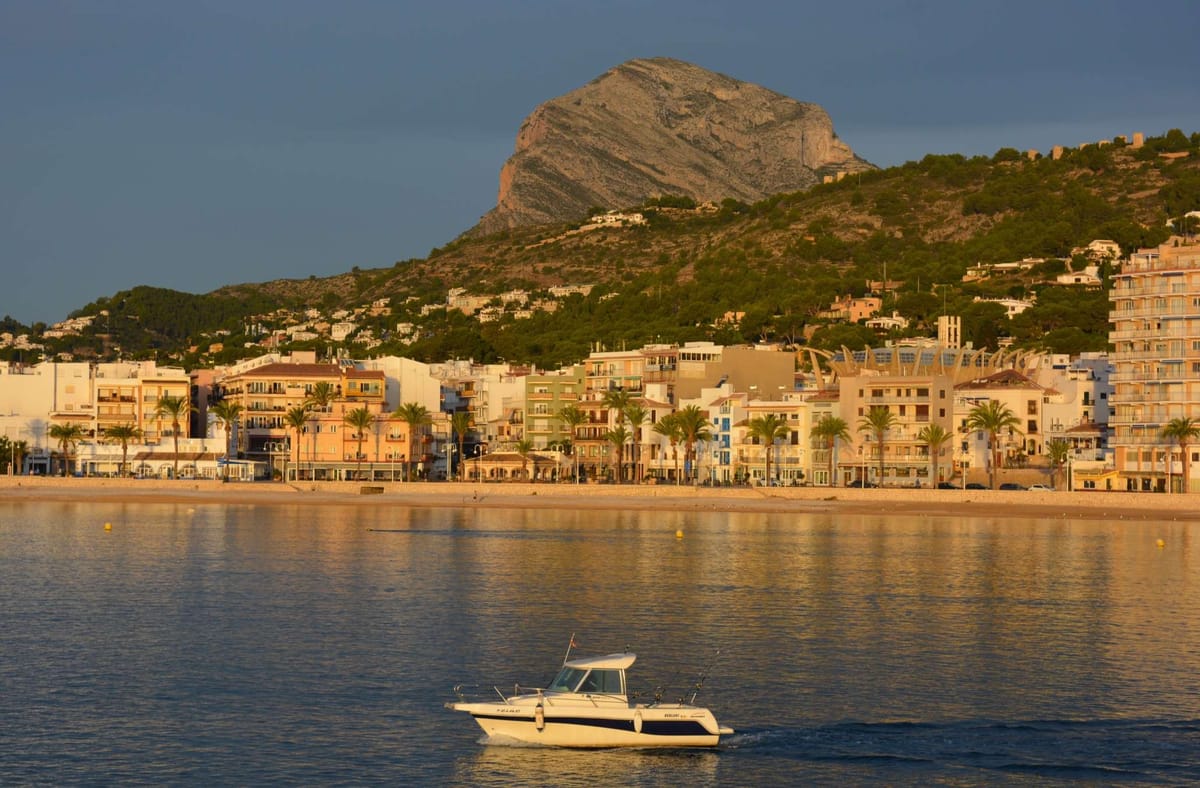 Jávea: descubriendo el pueblo blanco de Alicante