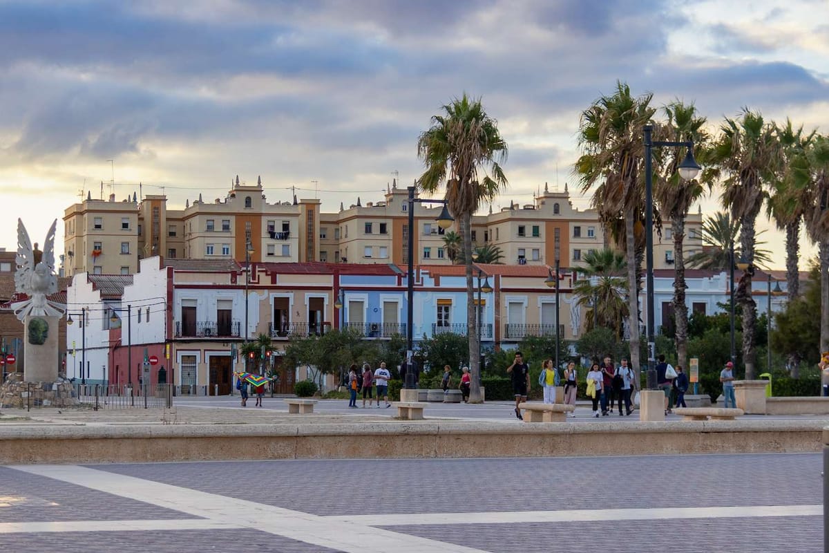 Un recorrido por El Cabanyal: arquitectura, mar y comunidad
