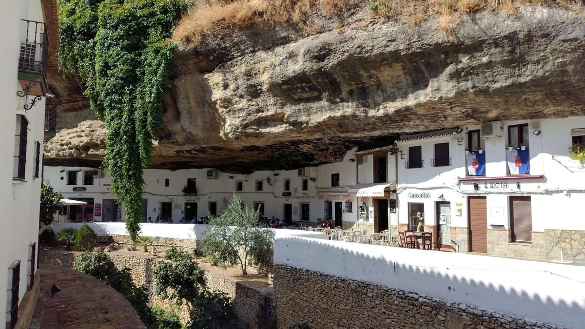 Setenil de las Bodegas: el pueblo más singular de Cádiz