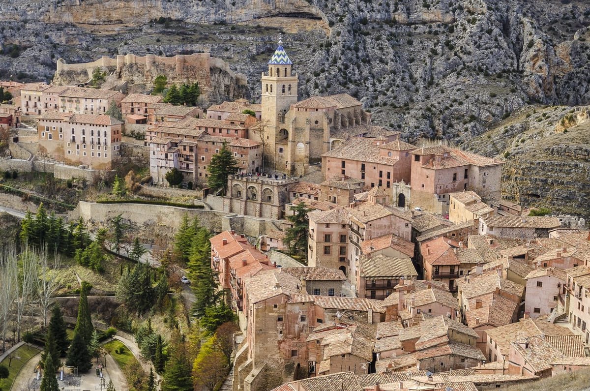 Descubriendo el pueblo turolense que parece esculpido en roca