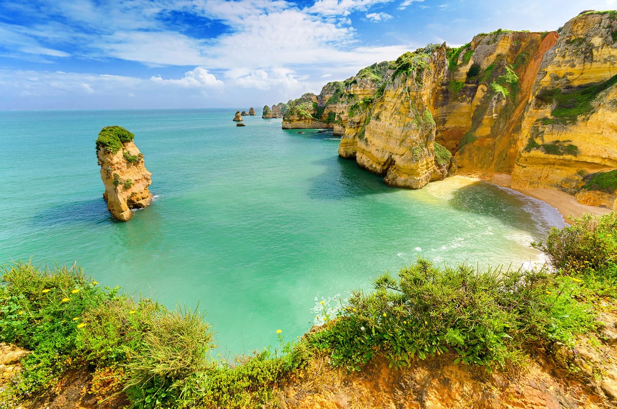 Nazaré, Benagil y otras joyas secretas: las playas más espectaculares de Portugal