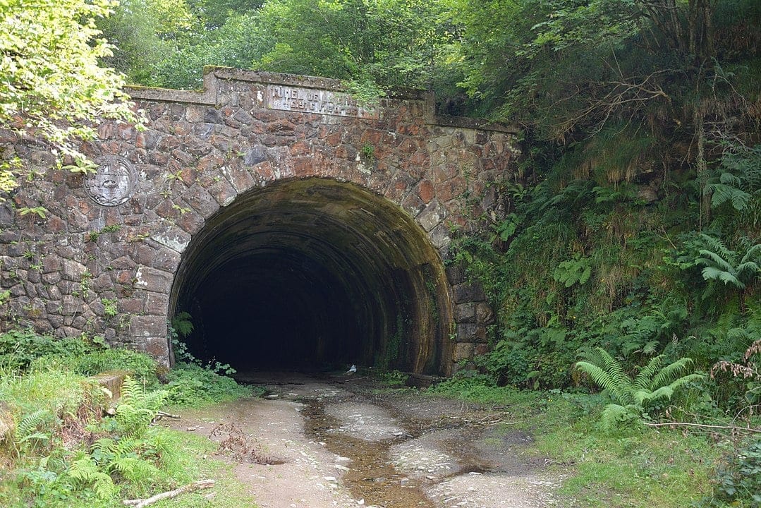 El fantasma ferroviario entre Burgos y Cantabria que hoy es una famosa ruta de senderismo