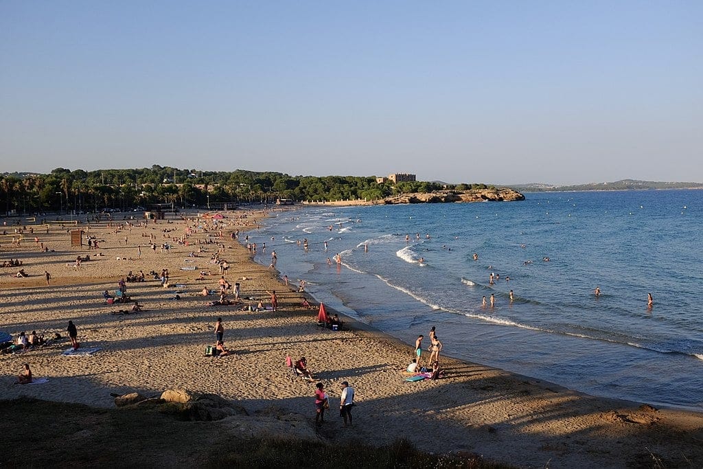 Las playas más bonitas de Tarragona, entre acantilados y pinares