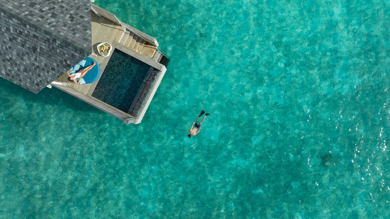 RAAYA Maldives: dormir sobre el agua y despertar en el paraíso