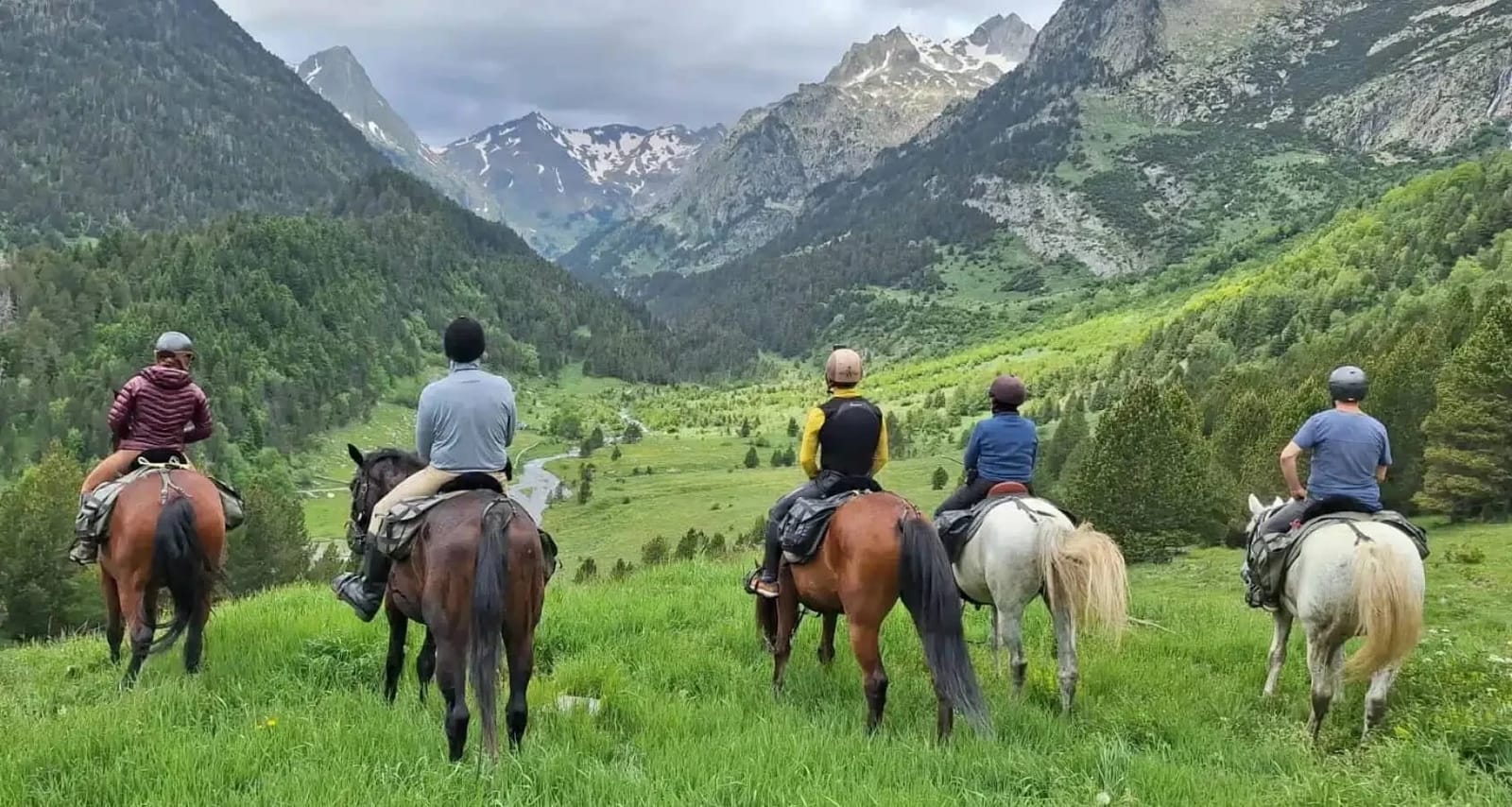 Montar a caballo en la montaña: una forma única de disfrutar del Pirineo Aragonés