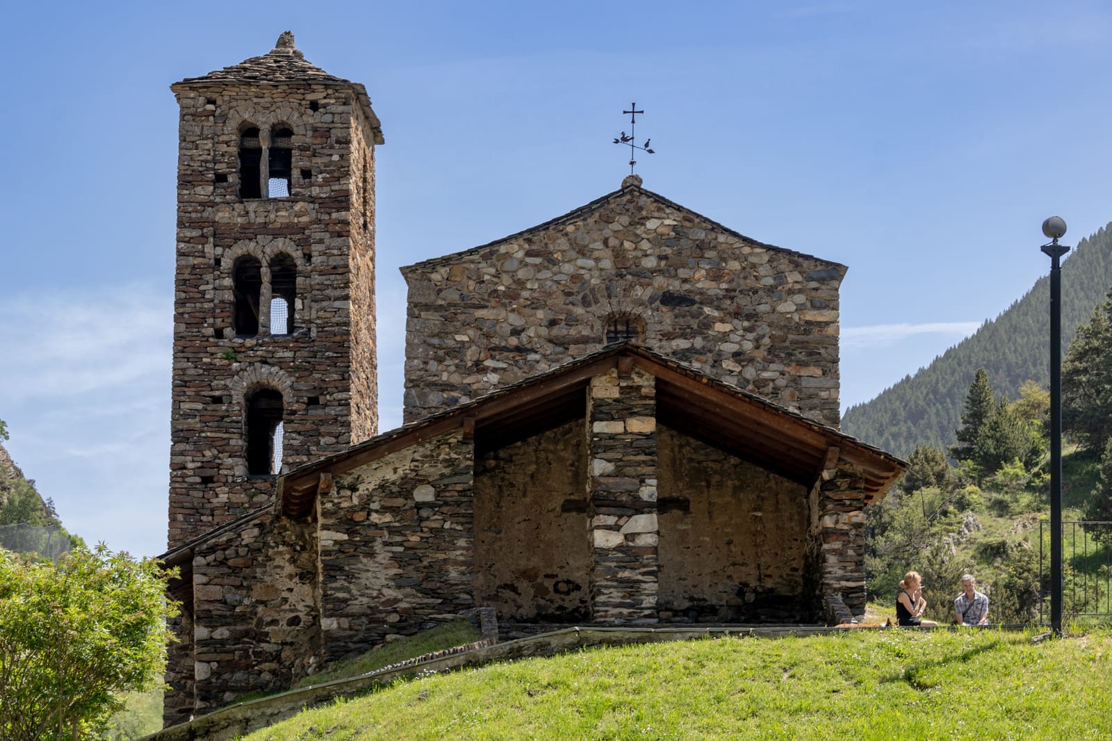 Canillo: naturaleza, vértigo y patrimonio románico en el corazón de Andorra