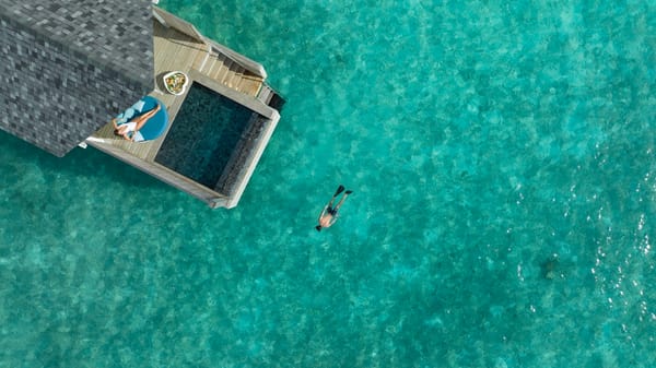 RAAYA Maldives: dormir sobre el agua y despertar en el paraíso