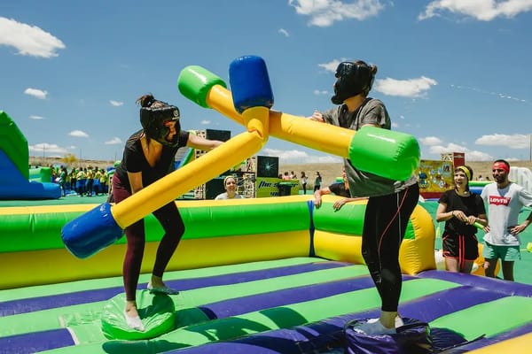 Humor Amarillo: la loca aventura de los rollos y las zamburguesas, ahora para ti