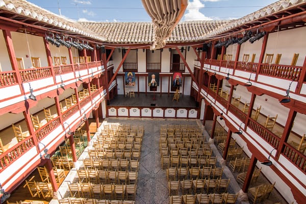 La Mancha de Almodóvar: volcanes, patios y tacones