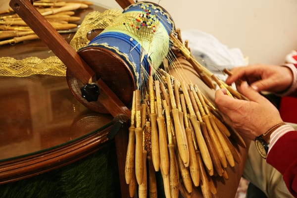 Hecho a mano: un recorrido por varios talleres artesanos