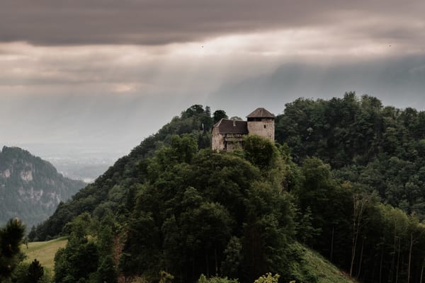 Dormir en un castillo medieval del siglo XIV: la experiencia única que ofrece el Castillo Glopper en Austria