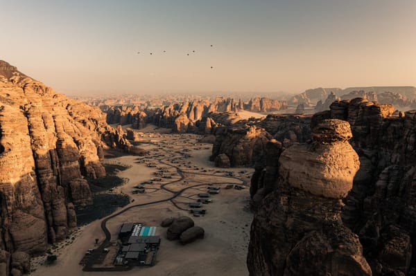 Our Habitas AlUla: lujo contemporáneo en el desierto saudí