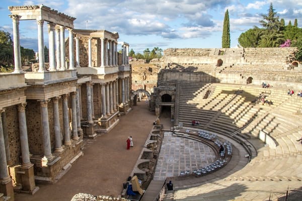 Teatros con historia: los escenarios más bellos de España
