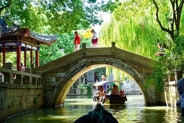 Más allá de Venecia: seis destinos con canales que te enamorarán
