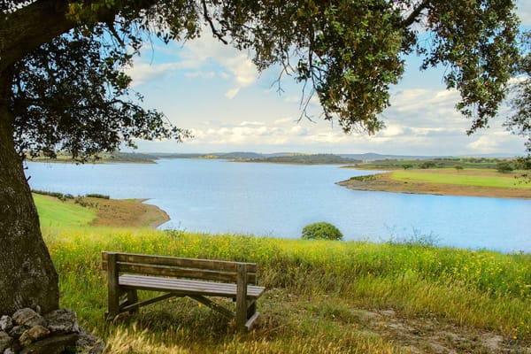 6 pueblos con lago para una escapada bucólica